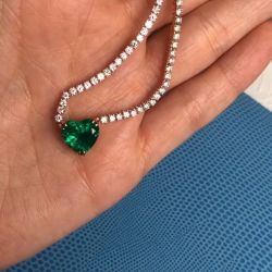 Double Prong Heart Green Pendant Necklace