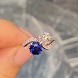 Toi et moi Round Cut Blue & White Sapphire Ring